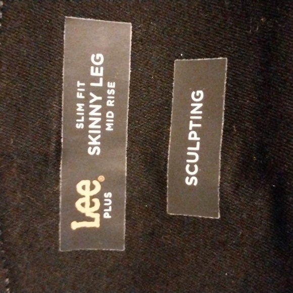 Lee Women's Plus Size Sculpting Slim Fit Skinny Leg Pull on Jean NWT Size 28W - Picture 4 of 11